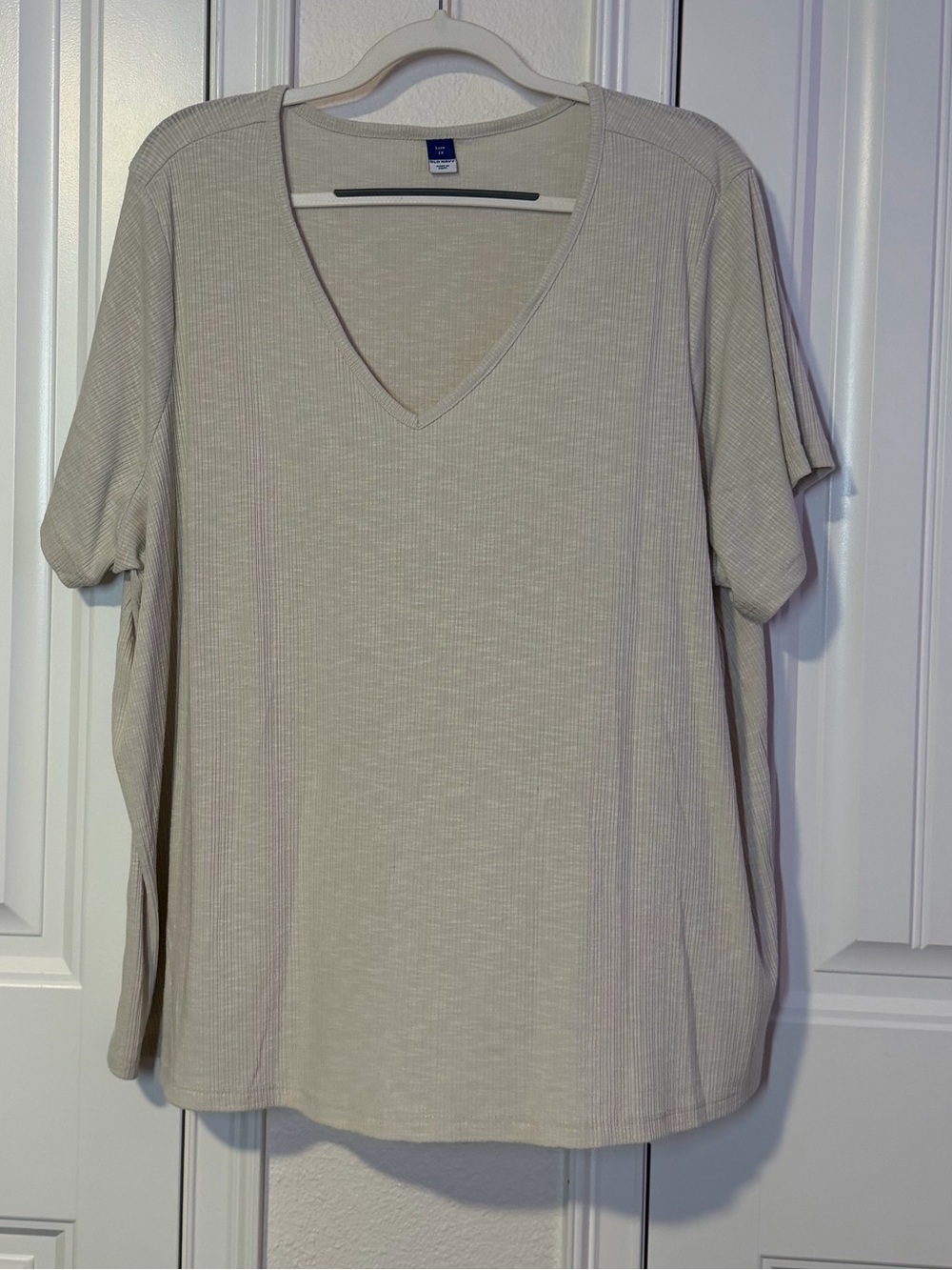 Old Navy Women's Light Beige V-Neck Short Sleeve Top